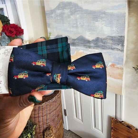 New Knotty & Nice Pre-tied Sedan Carrying Xmas Tree Neck Tie W. Matching Pocket - Picture 1 of 11